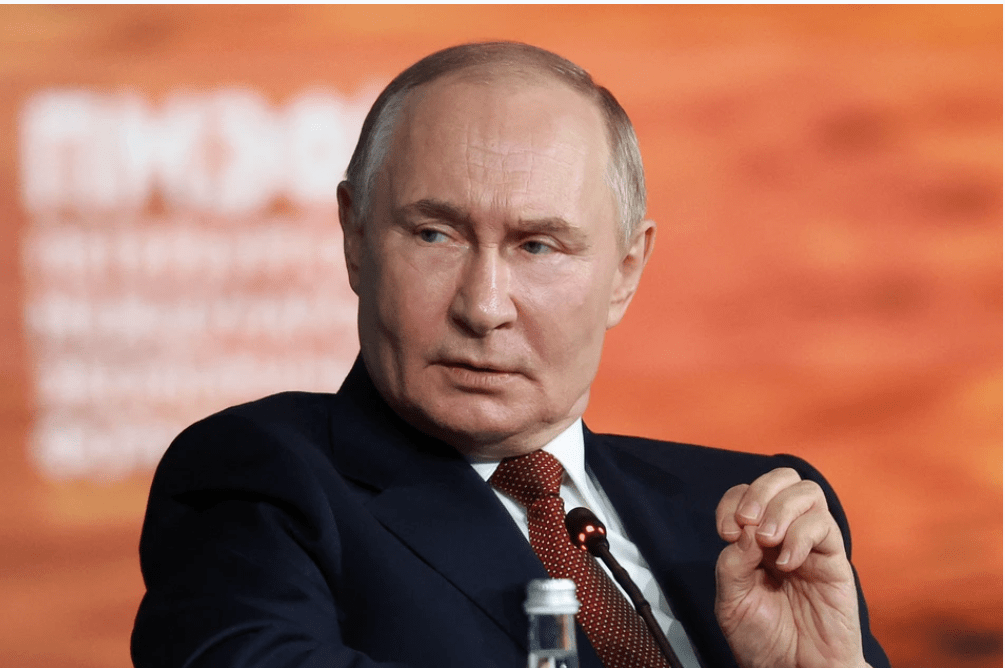 Putin al Forum di San Pietroburgo: “serve un nuovo modello di sviluppo, lontano dal neo-colonialismo”