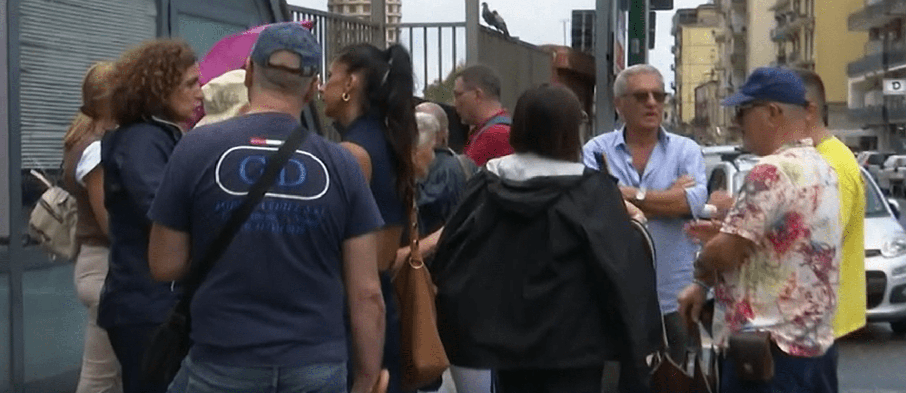 Cacciati per la Coppa, a Coroglio protestano contro espropri e speculazione: “Le nostre case valgono zero per loro ma migliaia di euro per chi costruirà hotel”