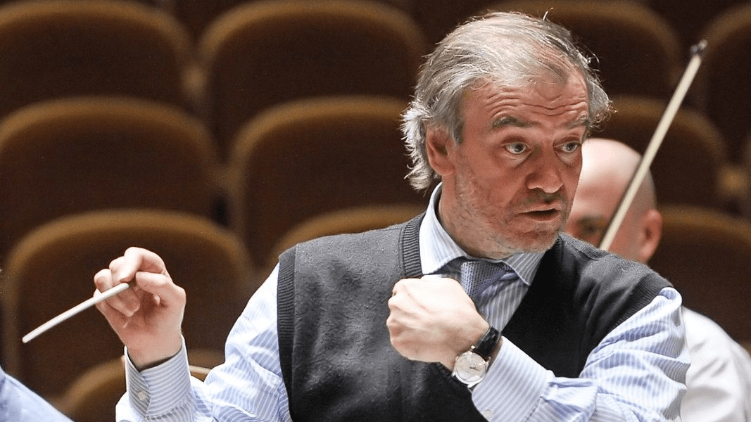 Campania, De Luca zittisce Picierno: “La cultura non si censura”. Confermato il direttore d’orchestra russo Gergiev alla Reggia di Caserta