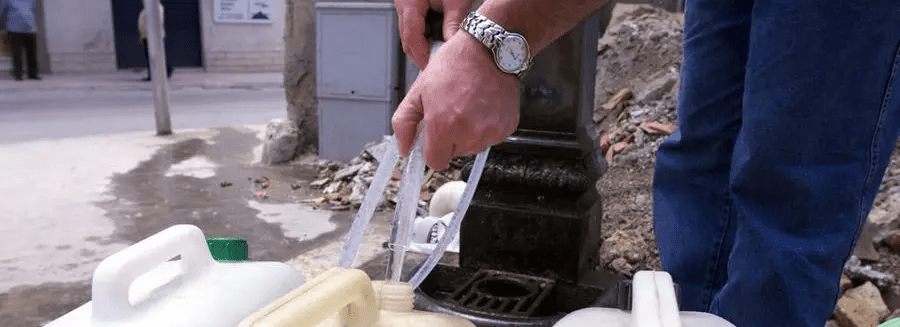 Ponte sullo Stretto approvato: 13,5 miliardi per l’opera, ma 3 milioni di siciliani restano senz’acqua