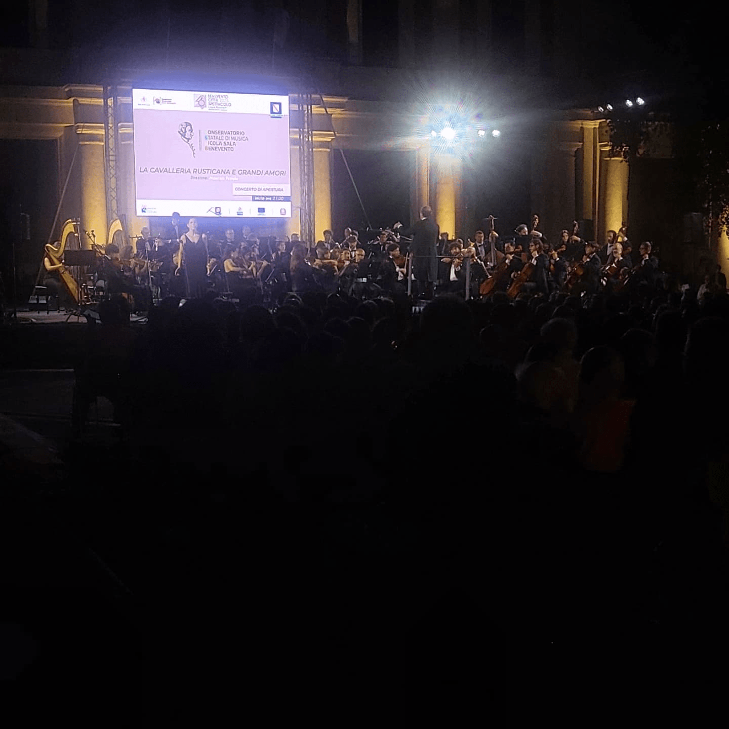 Il Conservatorio “Nicola Sala” apre in grande stile Benevento Città Spettacolo 2025: successo travolgente per “Cavalleria rusticana e grandi amori” in Piazza Roma