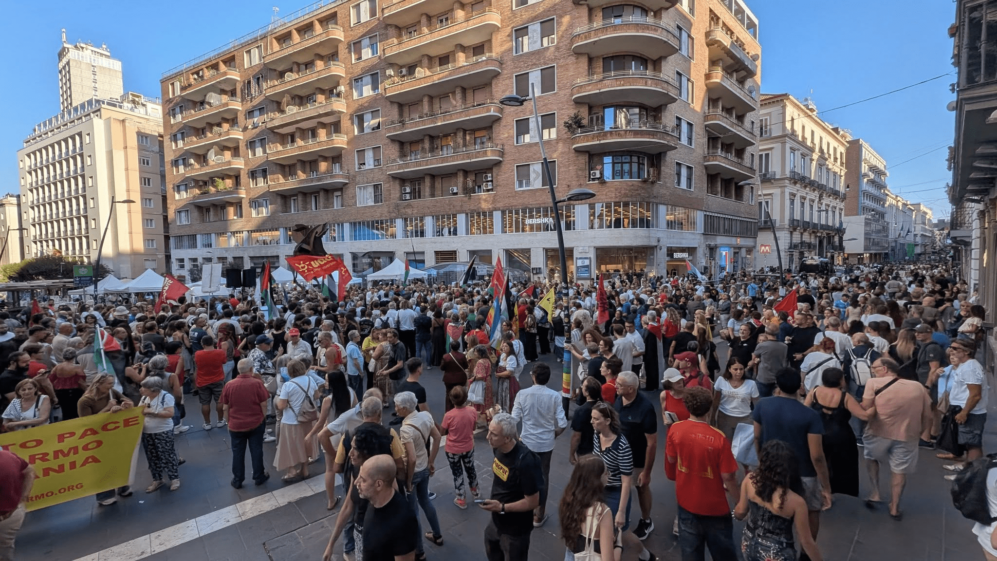 Napoli scende in piazza per Gaza: manifestazione della Cgil contro il genocidio e in sostegno alla Flottiglia per la Palestina