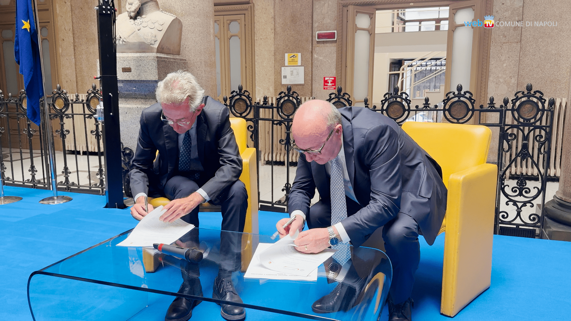 Napoli si accende per le feste: al via il progetto “Illuminiamo Napoli 2025” con oltre 150 km di luci