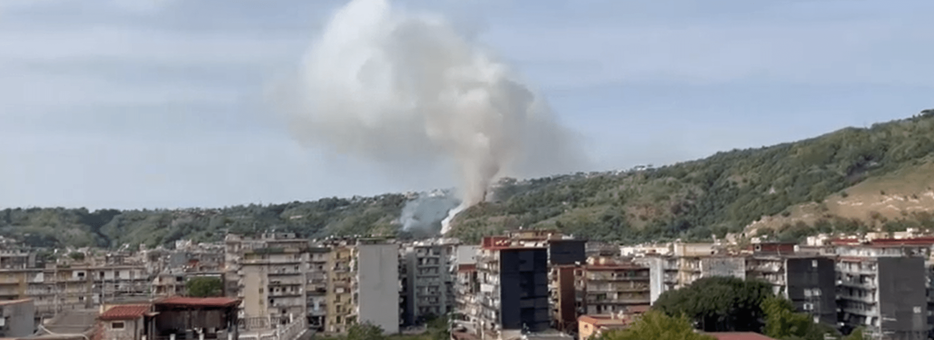 Esplosione in fabbrica di fuochi d’artificio a Napoli: feriti lievi e case evacuate