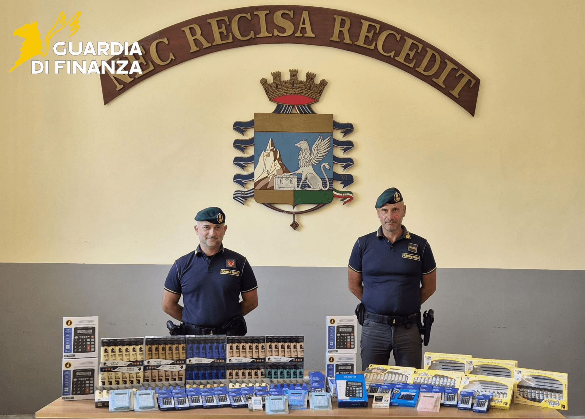 Napoli, maxi sequestro della Guardia di Finanza: oltre 150mila prodotti contraffatti e pericolosi fuori dal mercato
