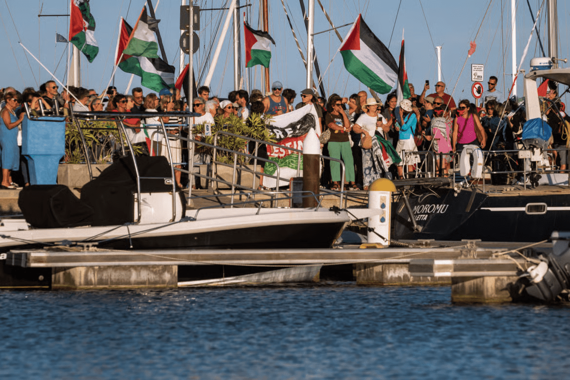 Appello di Mattarella alla Flotilla: “Non rischiate”. Gli attivisti: “navigare è un nostro diritto, quel mare è palestinese”