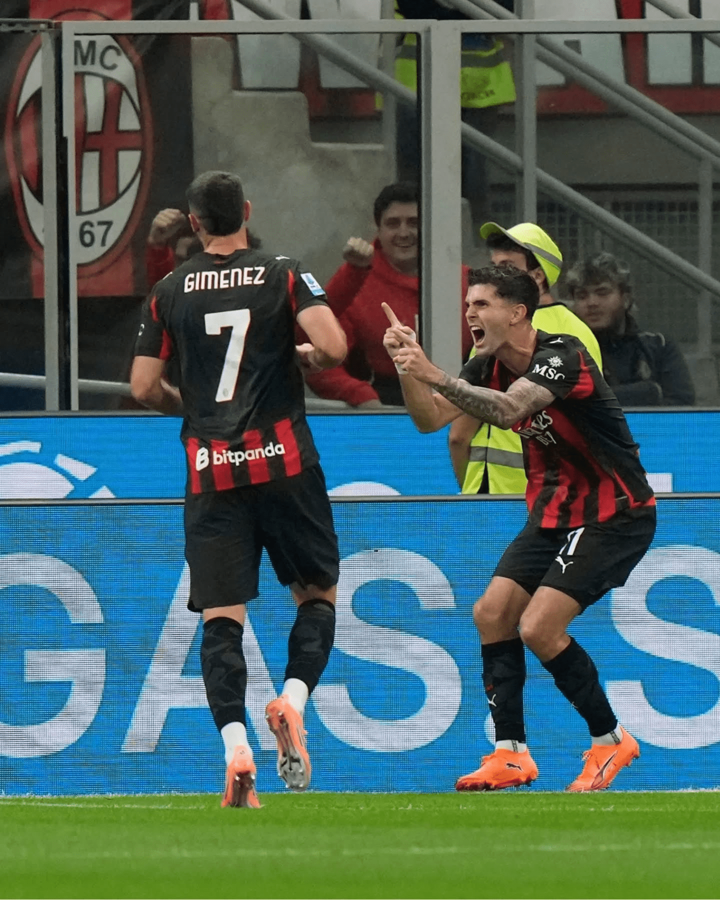 Milan-Napoli 2-1: doppio Pulisic, rossoneri in vetta con Roma e partenopei