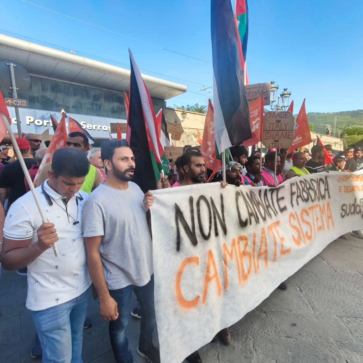 Corteo a Prato contro lo sfruttamento nel tessile: Sudd Cobas in piazza, assenti CGIL, CISL e UIL