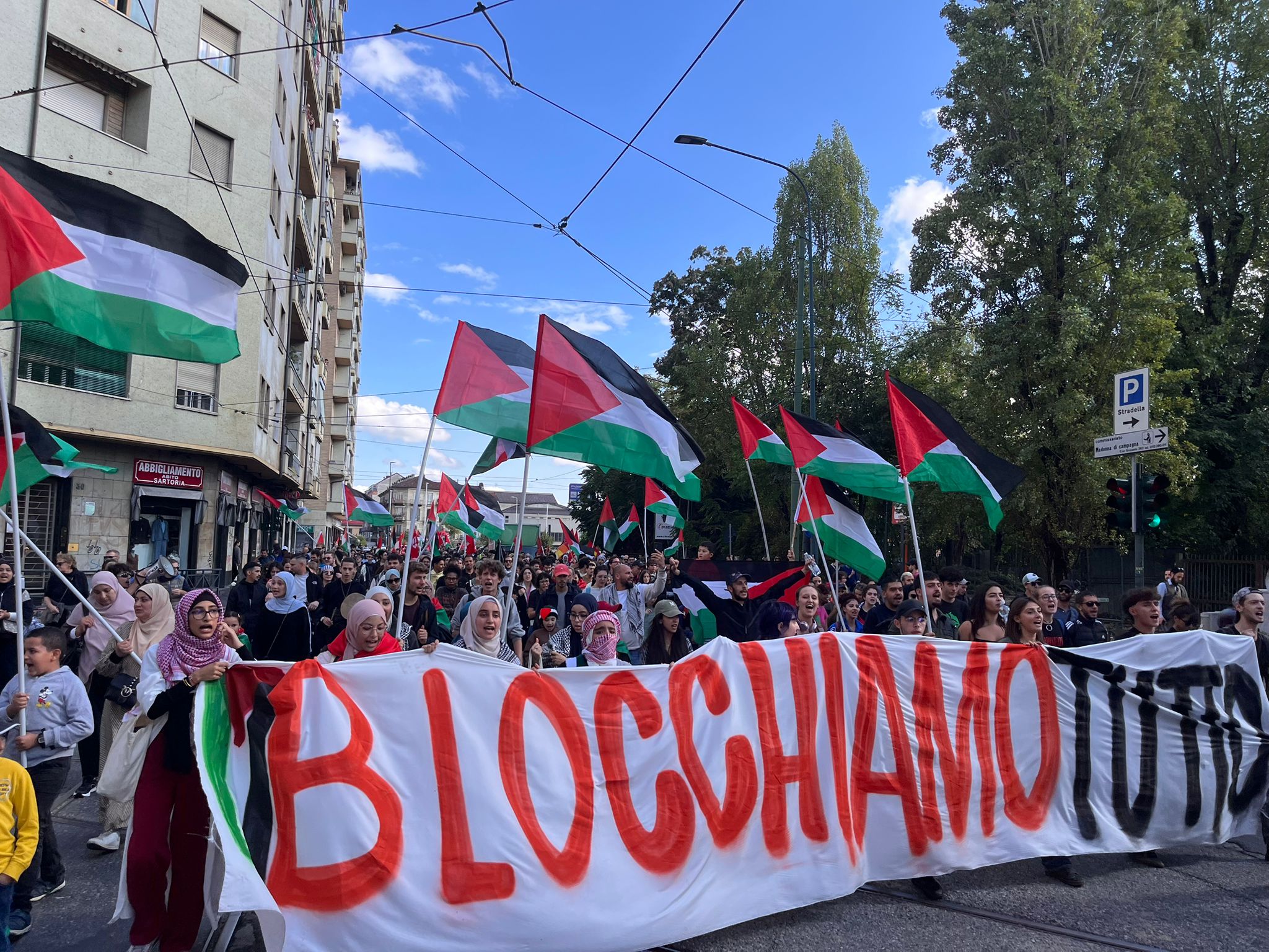 Scontri a Torino durante la marcia Pro Palestina verso Caselle: la mobilitazione non si ferma