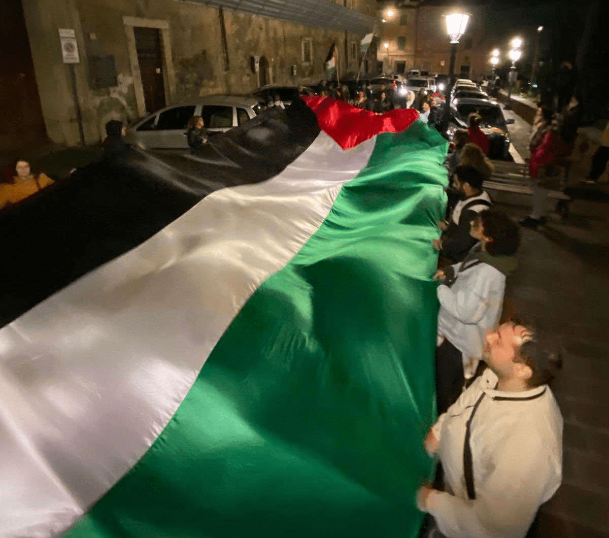 Attivisti italiani a Gaza, il governo si sfila: “Rientro a spese loro”