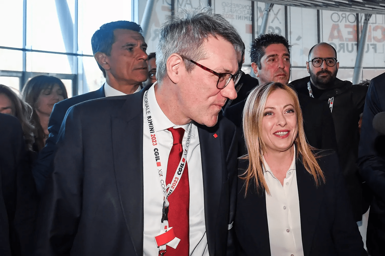 Landini nel mirino per aver detto la verità: “Il governo Meloni è allineato a Trump”