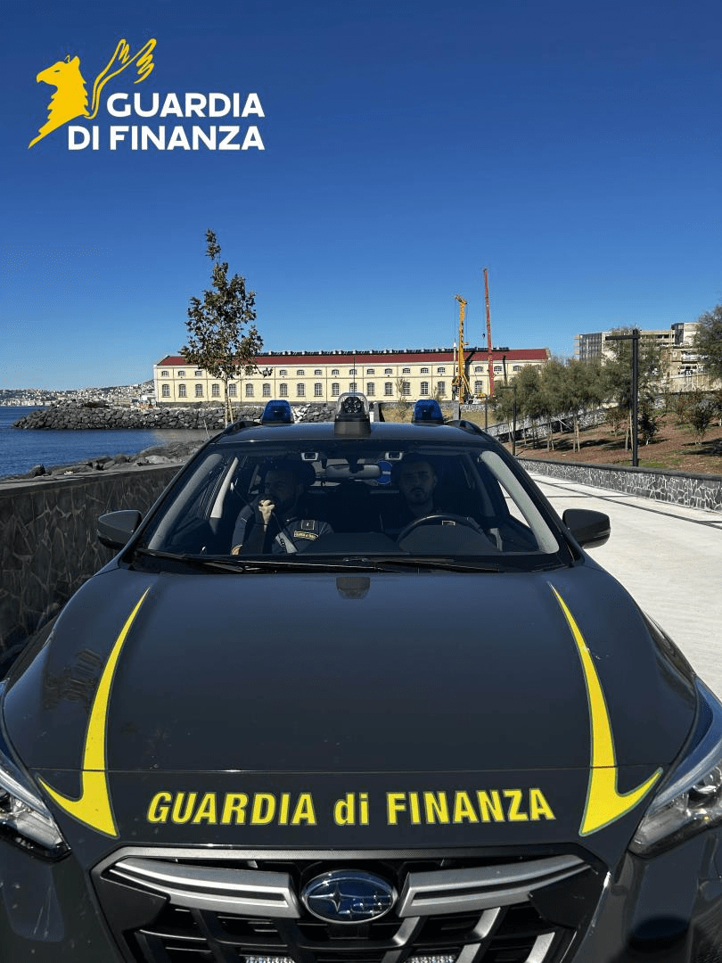 Ercolano, scoperto opificio abusivo con 10 tonnellate di rifiuti tessili: denunciato un 25enne