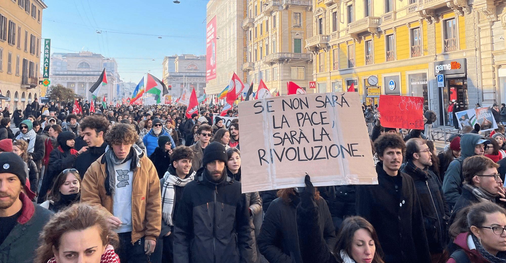Sciopero generale in 50 città: cortei di massa contro la finanziaria