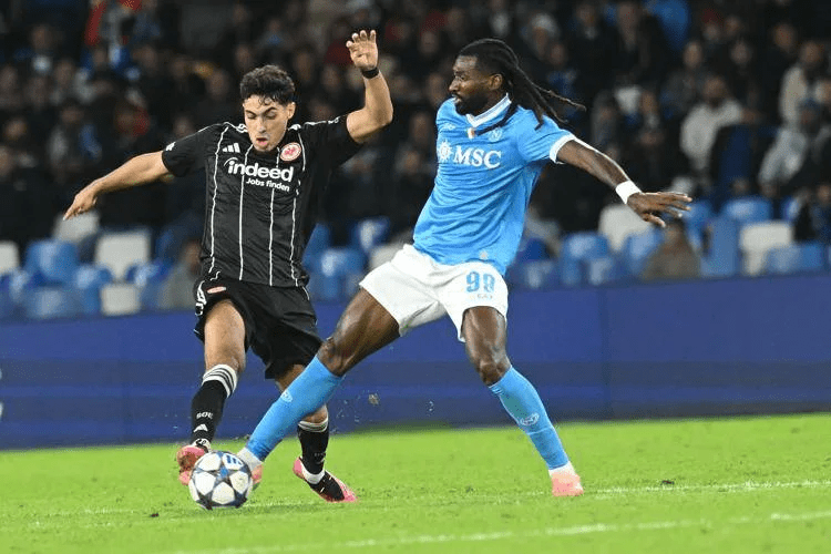 Napoli bloccato dal catenaccio dell’Eintracht: 0-0 in Champions