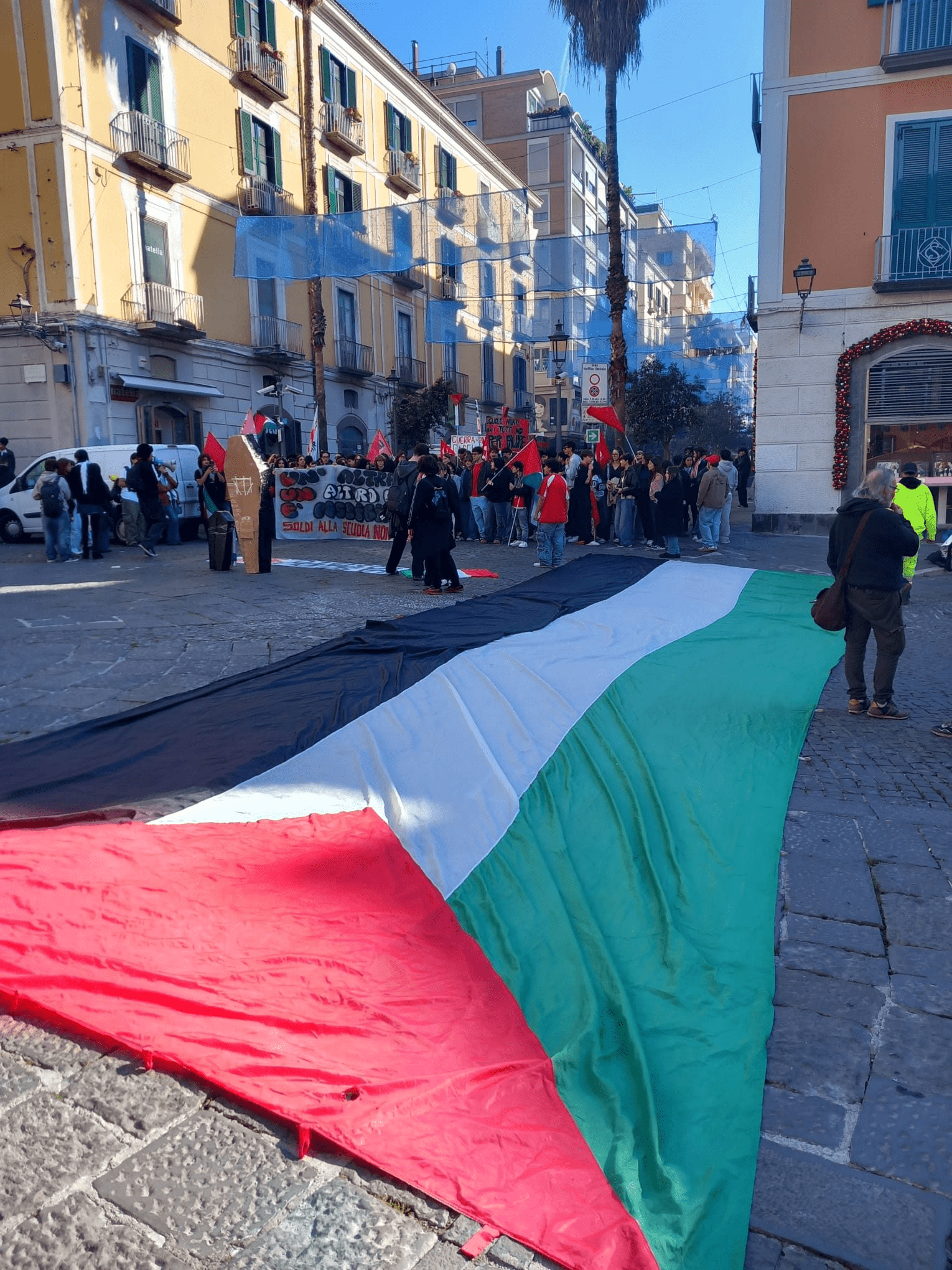 No Meloni Day, cortei in 35 città: studenti in piazza contro governo, guerra e riarmo