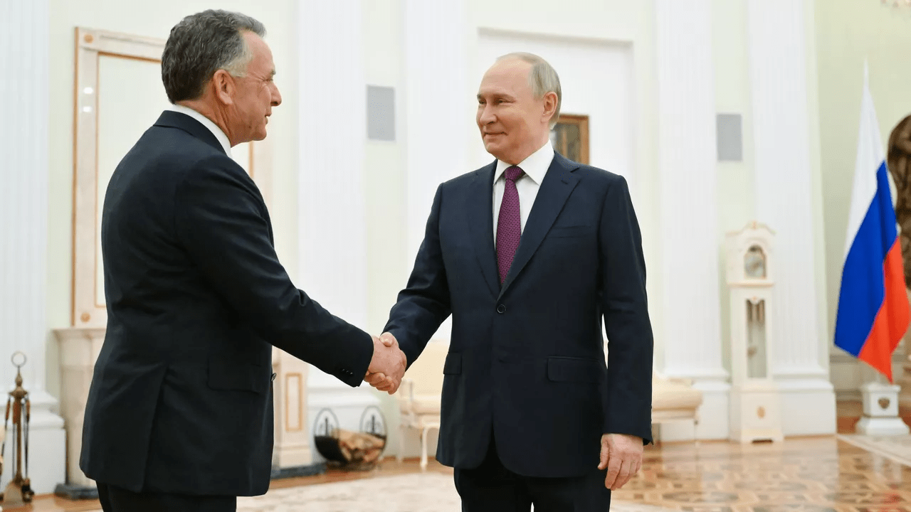 Putin punta il dito contro l’Europa: “spegne gli sforzi degli Stati Uniti per la pace in Ucraina”