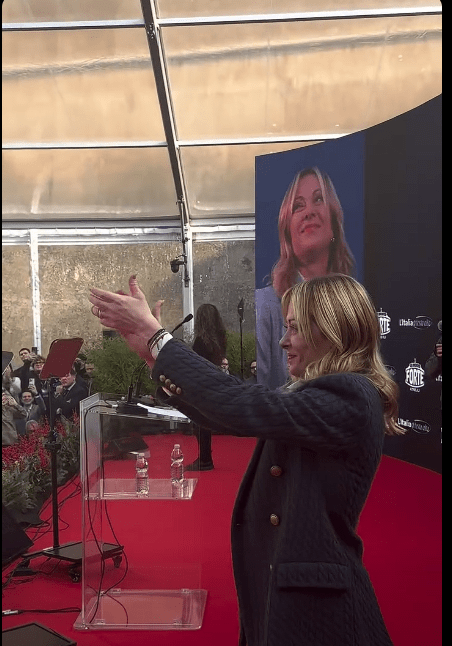 Atreju 2025, Meloni show: ironia, simboli identitari e critiche alla sinistra