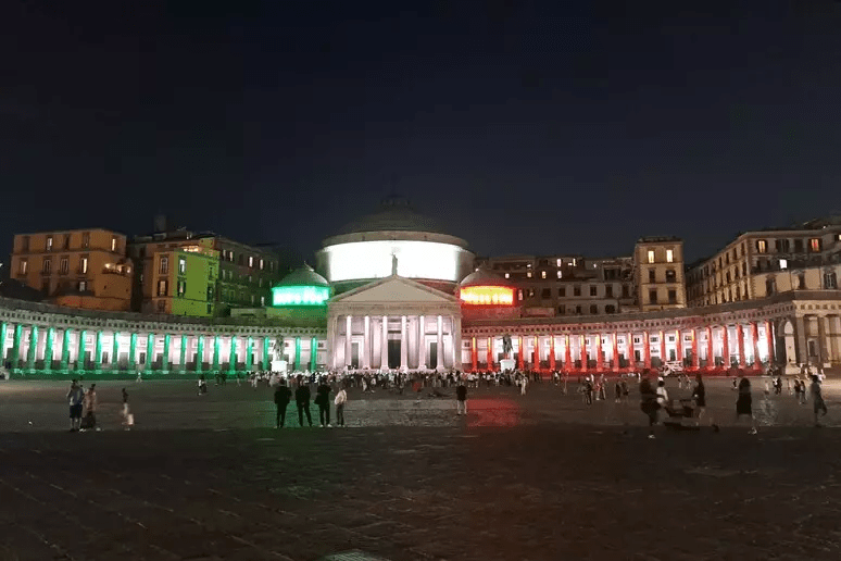 “Stasera… che sera!”: Sal Da Vinci celebra Napoli con un concerto unico in Piazza del Plebiscito