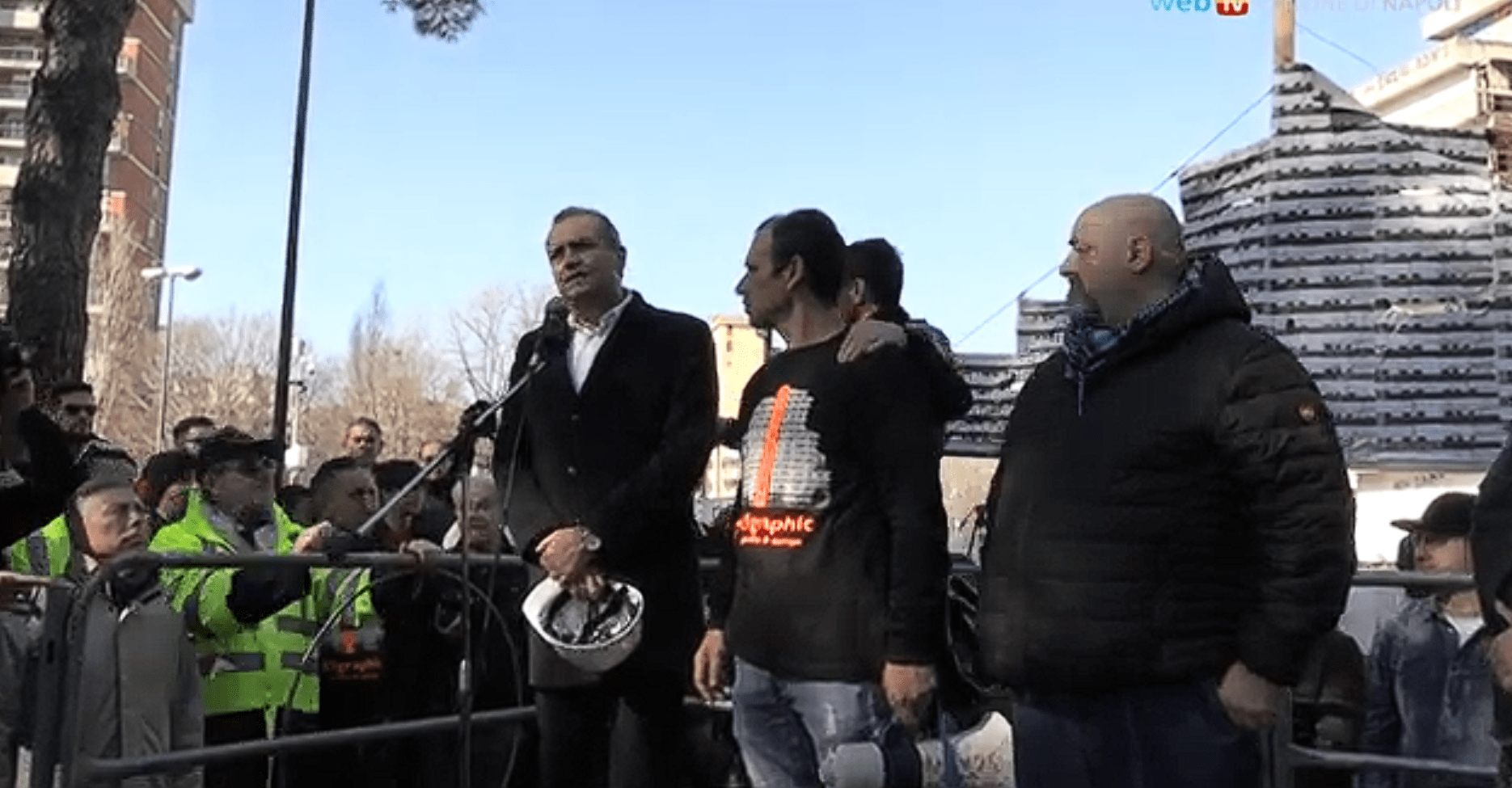 Scampia, cade la Vela Rossa: il cambiamento parte da de Magistris