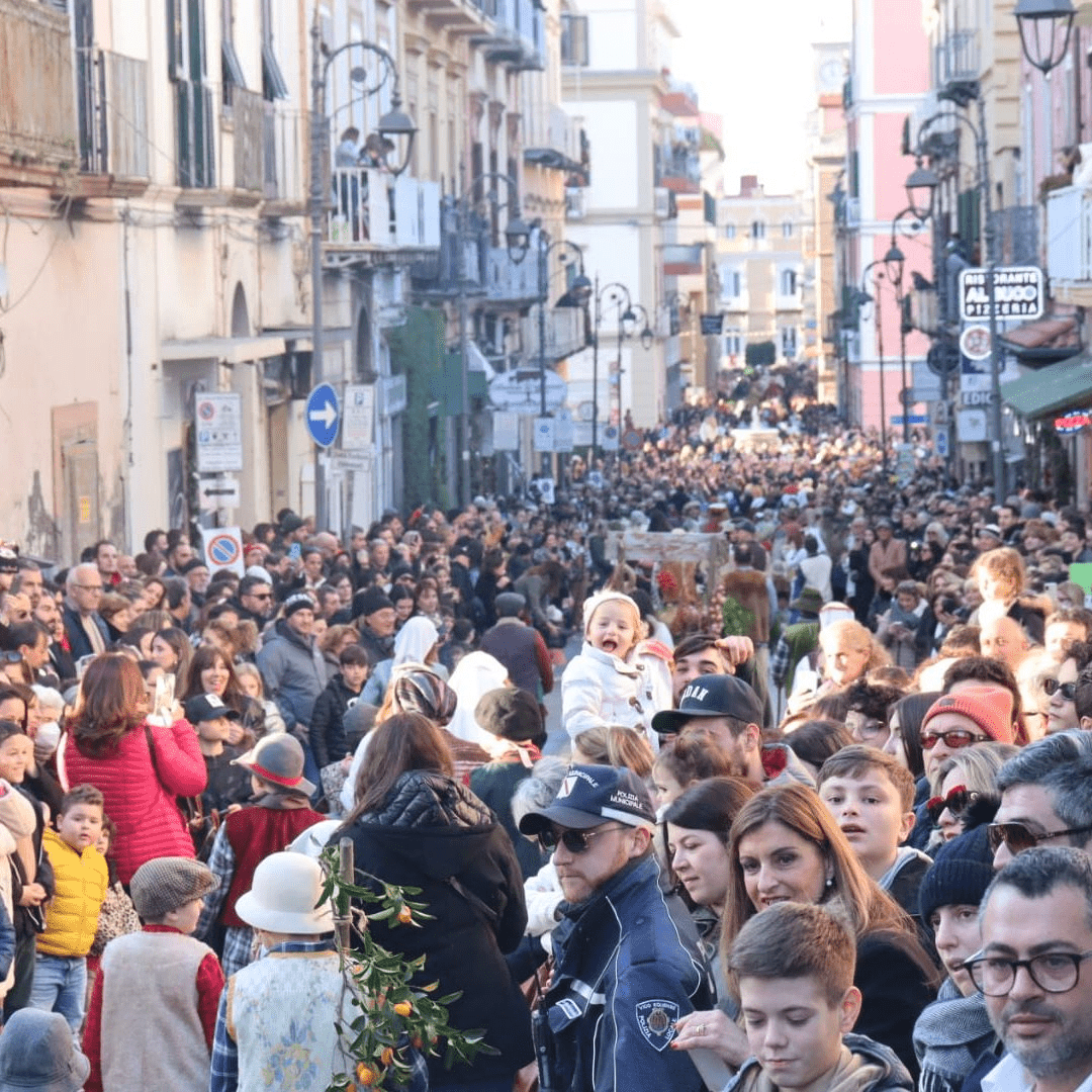 Pacchianelle Vico Equense 2026: sfilata rinviata a domenica 11 gennaio