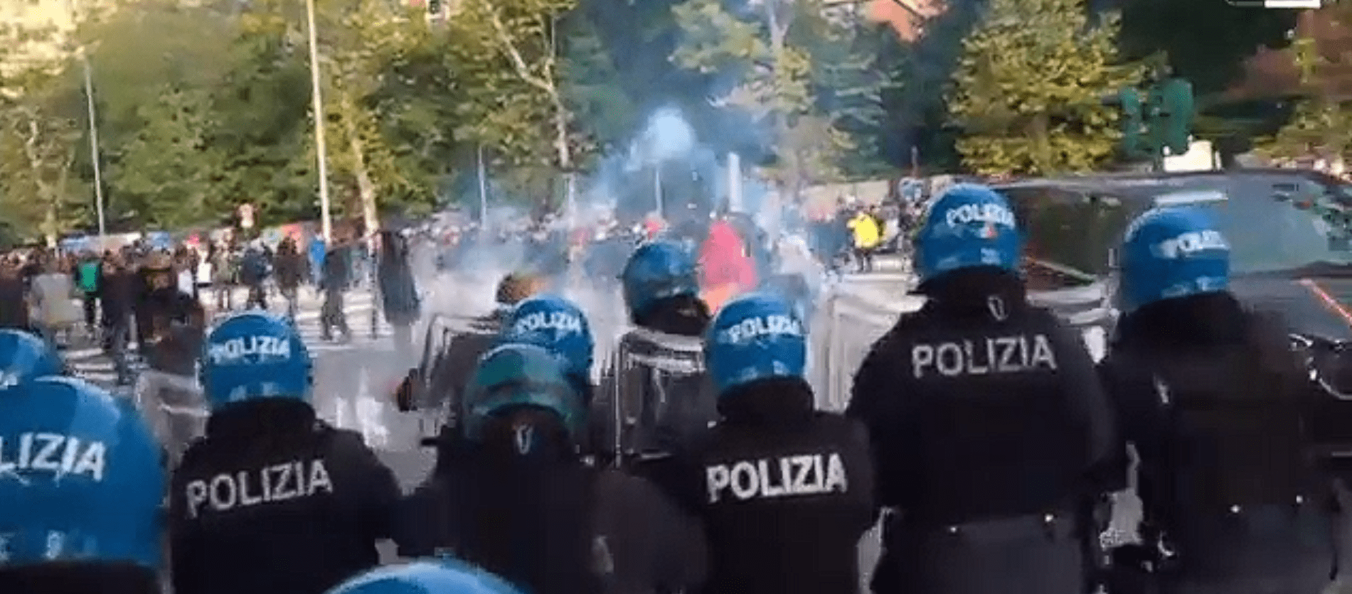 Manifestante perde un occhio per un lacrimogeno: violenza della polizia e dello Stato a Bologna