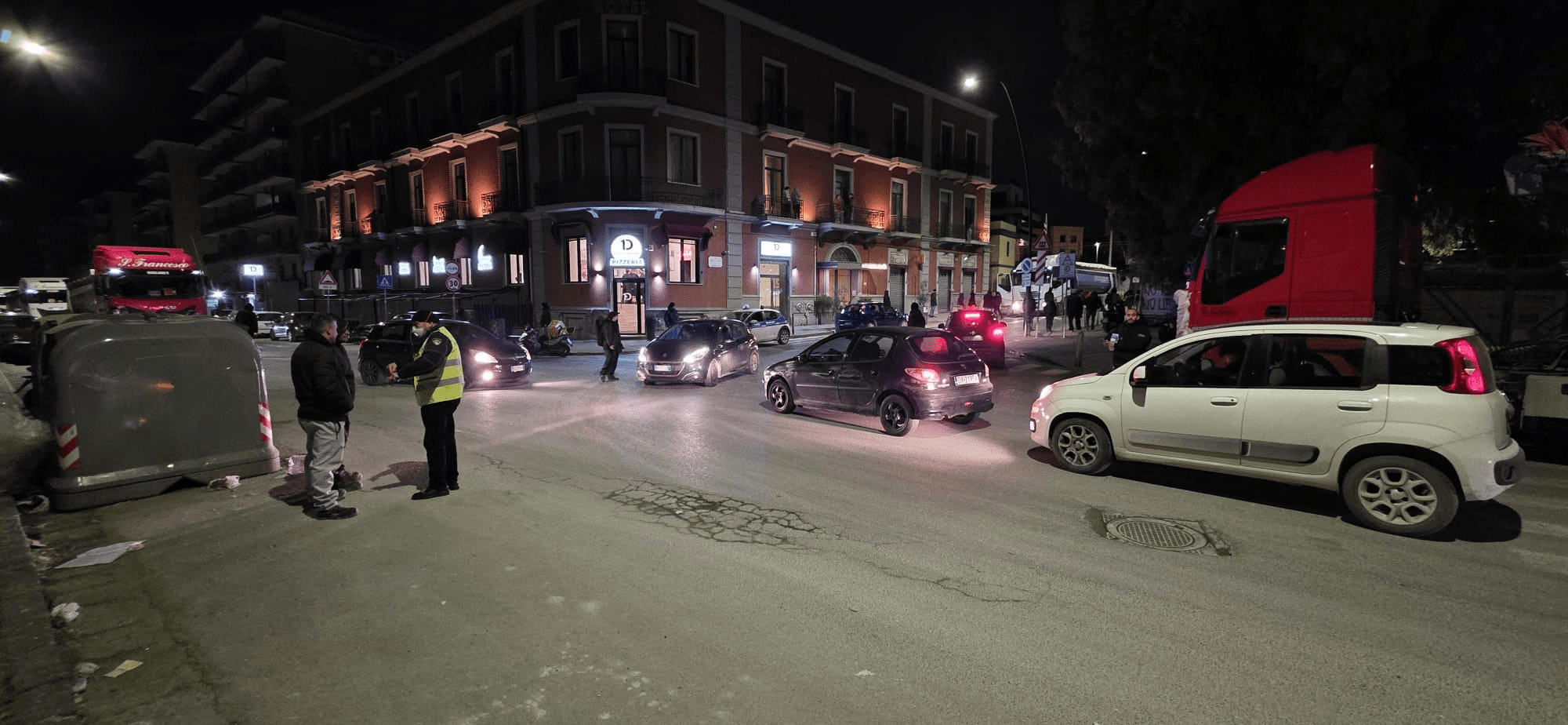 Bagnoli, ancora blocchi contro i camion della Coppa America: cresce la rabbia nel quartiere