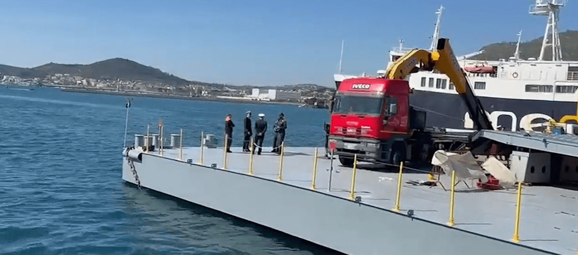 Incidente nel cantiere del pontone anti-bradisismo a Pozzuoli: operaio grave, tra protocolli sulla legalità e silenzio sul caso Cantisano