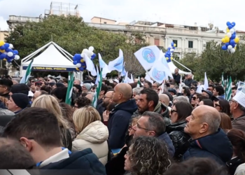 Ponte sullo Stretto, flop a Messina: solo 400 persone alla manifestazione di Salvini, CISL, UGL e Confindustria