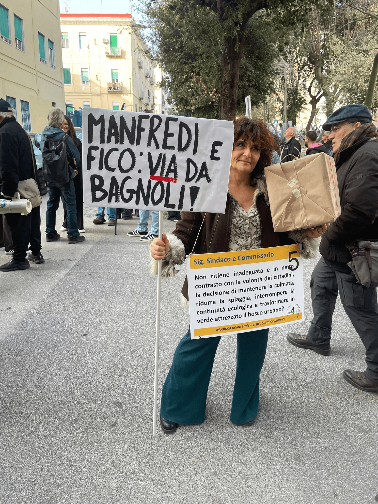 Bagnoli in rivolta: corteo e scontri davanti al Consiglio comunale(FOTO)