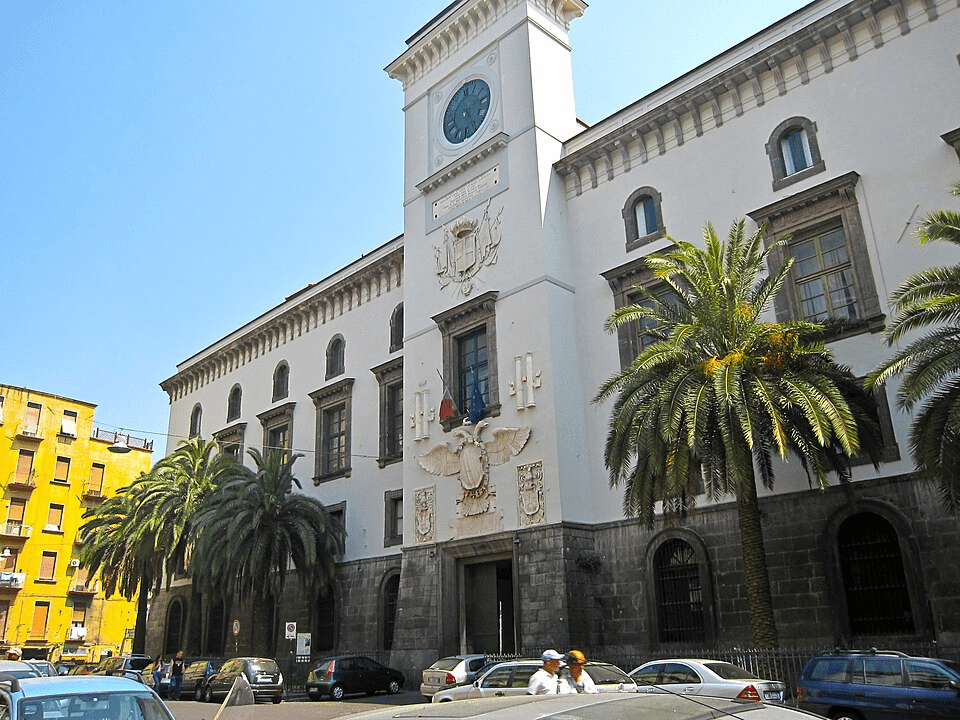 Licei napoletani portano studenti a convegno pro-Sì: il contraddittorio sparisce