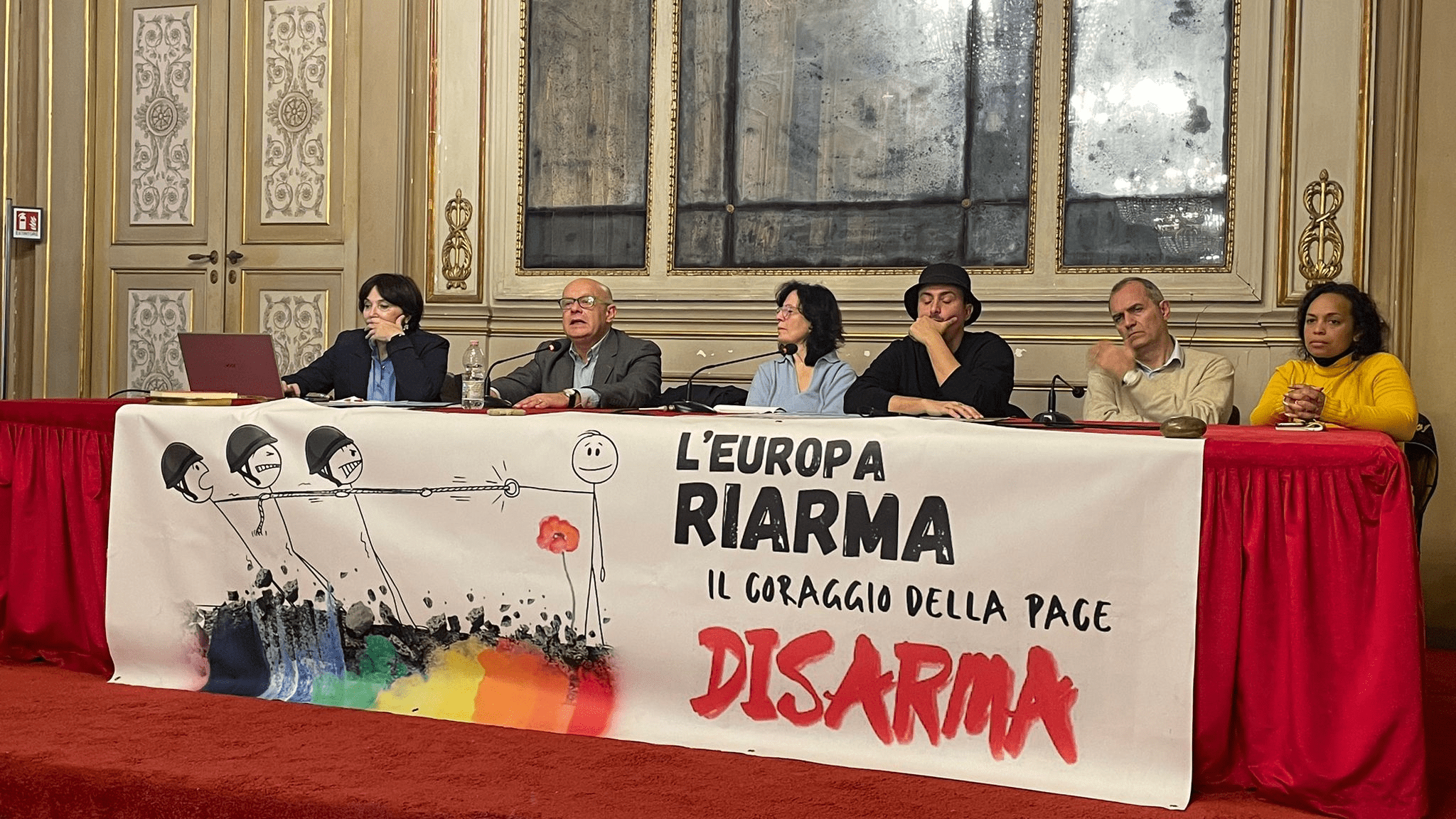 Napoli si schiera con Cuba: “basta blocco USA che strangola l’isola”