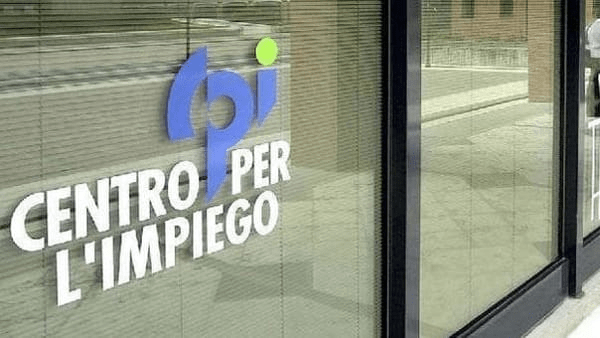 Aggressione al Centro per l’Impiego di Scampia: USB denuncia «situazione fuori controllo»