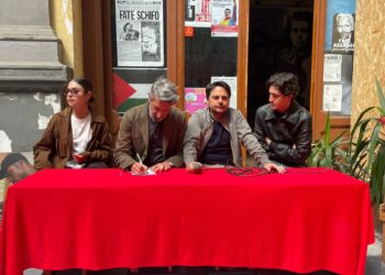 Conferenza stampa P.Carc dopo le perquisizioni: accuse di “educare i minorenni alla lotta di classe”