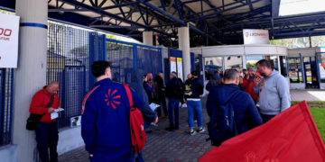 Nola, tensione davanti allo stabilimento Leonardo: attivisti fermati dai Carabinieri
