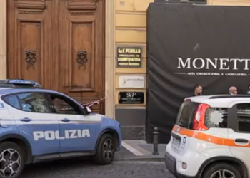 Napoli, operaio muore nel cantiere della gioielleria Monetti in via dei Mille