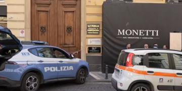 Napoli, operaio muore nel cantiere della gioielleria Monetti in via dei Mille