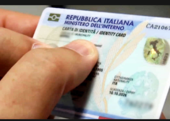 Stop alla carta d’identità cartacea: Napoli corre verso la CIE