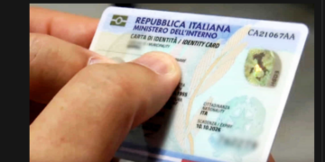 Stop alla carta d’identità cartacea: Napoli corre verso la CIE