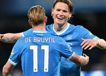 Napoli travolgente: 4-0 alla Cremonese e secondo posto momentaneo