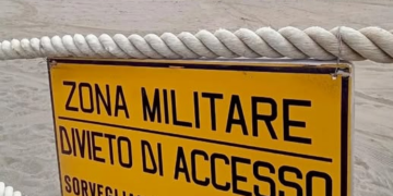 Lidi militari e spiagge contese: il caso di Bacoli diventa nazionale