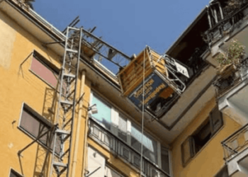 Napoli, tragedia al Rione Alto: “collasso strutturale progressivo” nel cantiere