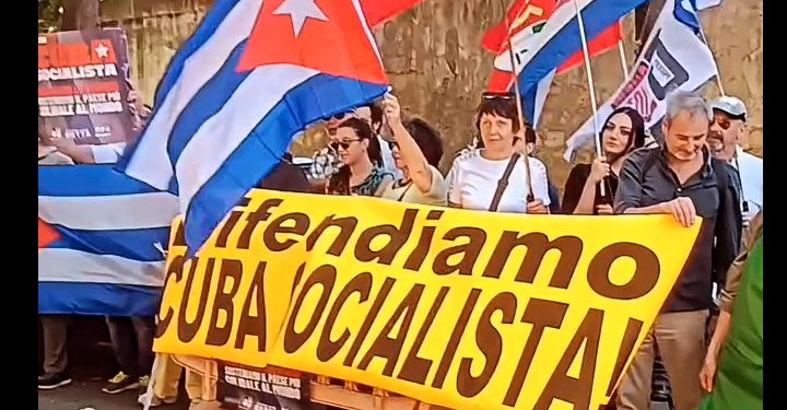 Presidio a Napoli davanti alla RAI: solidarietà al popolo cubano