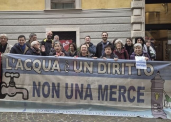 Napoli, sit-in per l’acqua pubblica il 7 maggio: protesta contro il silenzio del sindaco Manfredi