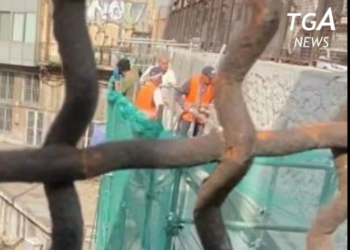 Napoli, operai senza caschi né imbracature nel cantiere  Circumvesuviana
