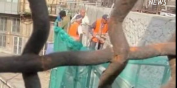 Napoli, operai senza caschi né imbracature nel cantiere  Circumvesuviana