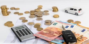 Auto sempre più care: fino a 4.486 euro l’anno per mantenerla