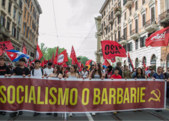 Le immagini della manifestazione del 9 maggio a Roma: giovani in corteo contro guerra e revisionismo