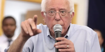 Sanders a Torino: “L’Occidente è nelle mani degli oligarchi”