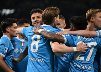 Napoli, prova di forza a Pisa: tre gol e qualificazione Champions centrata