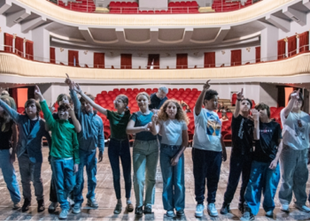 Arrevuoto compie 20 anni a Napoli